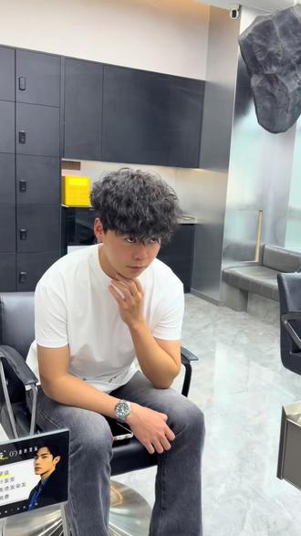 细软塌就烫束状纹理#束状纹理拯救扁塌发 #细软塌烫卷毛 #宜昌男士发型设计#卷毛#男生卷毛烫发