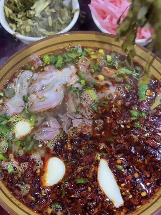 正宗水城羊肉粉,配送羊肉汤,酸菜,油辣椒,香菜,调料包,拿回去烫一下就可以吃了#戒不掉的贵州味道 #妈呀太香了 #太香了#羊肉粉 #水城羊肉粉