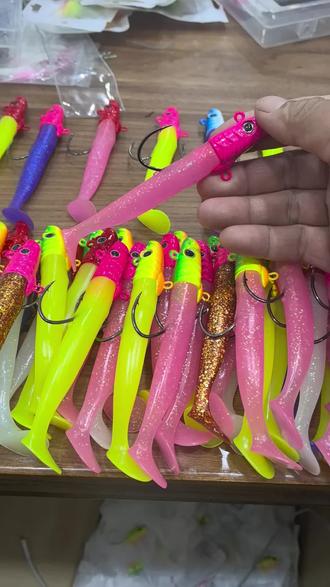 专门为席云川香蕉鱼开发的铅头钩!完美搭配香蕉鱼尾巴!有经典红头 黄绿 粉头 蓝头!主钩钩条细,钩型内扣,锋利强度高,中鱼后不容易跑鱼!
香蕉鱼尾巴带UV 夜光 诱食剂可谓强强联合!效果一流!斩杀鳕鱼和鲈鱼#香蕉鱼 #铅头钩 #海鲈铅头钩 #鳕鱼 #慢摇铁板