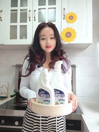 (7.89到6瓶橱房油污净)真的是太好用了,每天做完饭,橱房炲台喷一喷,油烟机喷一喷,轻轻一擦就干净了,真的是便宜又好噢,冢家必备。