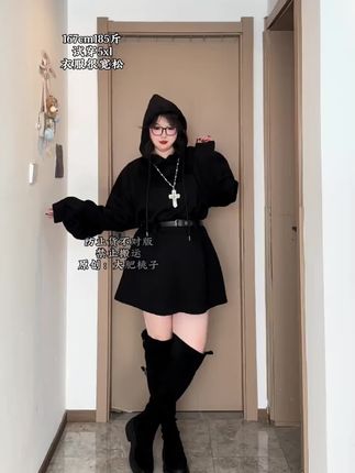大码胖mm女装美式带帽宽:/ 松腰带卫衣连衣裙显瘦遮肉捏褶#大码胖mm穿搭 #美式复古 #卫衣连衣裙 #遮肉显瘦 #气质穿搭