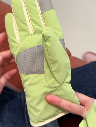 一共有七个颜色,每一个颜色都非常的漂亮,而且他们家白色特价哟,可划算了~ #加绒保暖手套 #防风防水手套#冬季骑车手套 #防寒手套 #保暖手套推荐