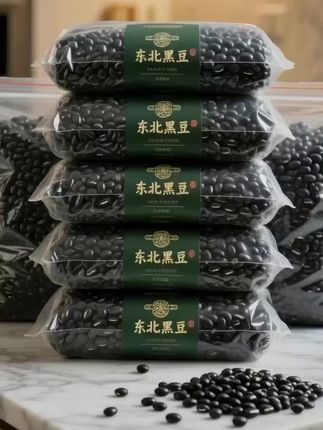 东北黑土地,那可是“耕地中的天花板”,种出来的黑豆颗颗饱满,营养超丰富!早上来一杯黑豆豆浆,香浓顺滑,瞬间开启元气满满的一天。晚上煮个黑豆粥,软糯香甜,暖身又暖心。#优质农产品#黑豆#东北黑豆#五谷杂粮 #粗粮主食