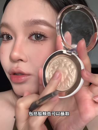 真的很难不爱这个原画师高光呀!用起来完全没有颗粒感!#高光#原画师高光#网感妆容 #网感妆容推荐 #平价彩妆