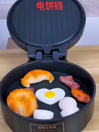 早餐新宠上线!🍳爱心煎蛋搭配牛角包,电饼铛轻松搞定,美味又快手~ #我的真实生活 #早餐新体验#电饼档
