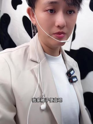加绒加厚的牛奶绒被子,软软糯糯的,柔软细腻亲肤,不掉毛不起坨,可机洗可水洗,而且还抗静电~喜欢的姐妹们直接闭眼入#被子秋冬款#加绒加厚保暖#牛奶绒被子冬被双面绒#冬季被子推荐
