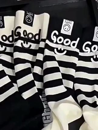 这双黑白条纹袜,舒服柔软#袜子 #中筒袜 #好物推荐🔥