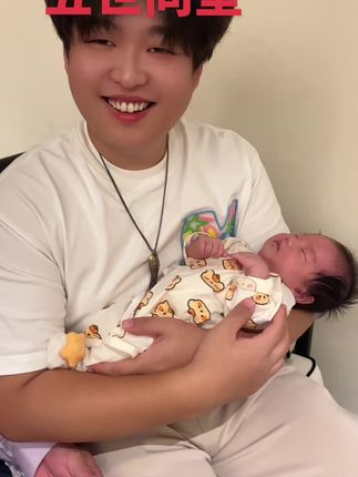 今天是个好日子,,宝宝今天满月酒,五世同堂,快心,快乐!