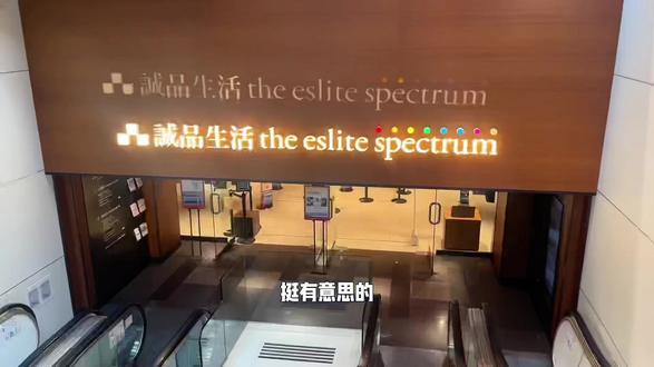 香港ONDA面部体验. 很多人私信我就不一一回复了. 我google搜索的HK onda的机构,官网预约的(Dr reborn) 面部Pro体验价是880港纸,手臂是Onda 380港纸. Onda 面部溶脂效果没有网上宣传那么夸张,这个仪器需要多次操作. 另外、体验了皮秒、香港做的比国内机构做的要认真很多,横向和纵向都会一排排打. 但是,没有定点爆破. 有一个疑问:香港很多机构宣传皮秒可以去黄褐斑、但是、国内机构都说黄褐斑不能做光电仪器.
对于,香港的推销,可能我个人会比较反感,我是希望回去看到效果之后再购买套餐、她们的口吻都是,你回去再过来就不会有这个价格. 她们需要当场立即签单. 不会让你有时间考虑. 我是觉得价格可以,但是套餐次数太多. 希望大家根据自己的需求去购买. 去往香港往返是否方便,理性消费.
只做分享,不做任何推荐. 香港还有很多机构等待开发.不要相信任何人发的分享机构的表格,都是套路.
#今日份美丽日记📓 #美容护理日常💆 #医疗美容日常 #ONDA#香港旅游攻略
