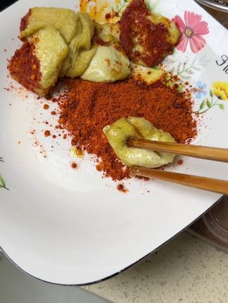 软软嫩嫩的,一口爆浆#爆浆小豆腐 #小豆腐 #烙锅