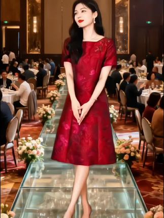 高端轻奢红色连衣裙 新款中国风收腰小个子喜婆婆妈妈婚宴礼服#秋天变时髦就从韩系穿搭开始 #森系少女感穿搭#初秋一周不重样穿搭 #秋季不露腿穿搭#早秋冷冽又随性的气质穿搭