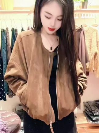 “开始降温了,你要适应这世界上所有的温度             不管季节,还是人心…”