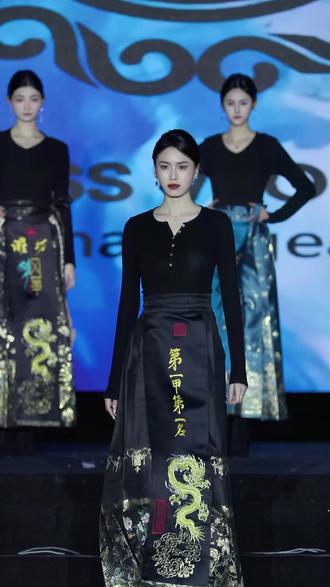 世界小姐山东总决赛汉服走秀,18号选手牟伊菲,身高175 #世界小姐山东赛区 #大长腿 #汉服走秀 #好看的小姐姐