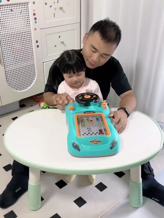 爸爸安排的这个#闯关赛车玩具 真的太棒了,不仅可以自己玩还能促进#亲子关系 #自己玩的不亦乐乎 不看电视也不嚷着要手机了#宝宝玩具
