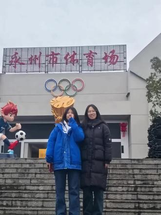 #上热门🔥 永州挂票的梗玩火了湘超,湘超成就了永州。很多人识于永州源自课本柳宗元的巜捕蛇者说》,而永州名声大噪却在2025的蛇年,永州跟蛇有不解之缘,是巧合吗?我在永州市体育场的随想…