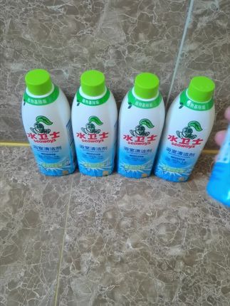 镜子玻璃洗手台缝隙厚厚一层水垢黄垢看了就糟心🙁赶紧用浴室清洁剂打扫一下,心情舒畅😁#浴室清洁剂 #干净无水印 #居家好物 #清洁神器 #好物推荐