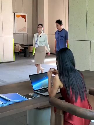 #张予曦毕雯珺真拍了红裙抱 #张予曦的定妆魔法 #深情眼 #张予曦毕雯珺#踩易拉罐别踩好友