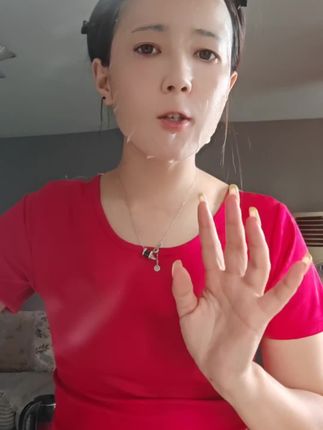 这个面膜你们都拍了吗?现在是新品冲销量,价格特别划算,它每一片都有满满的二十五豪升精华液,敷完以后皮肤真的水水润润的,特别舒服,喜欢的姐妹赶紧去拍#面膜推荐