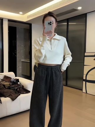 一个知道,一个知足,知道自己想要的,知足自己拥有的。#休闲裤 #秋冬新款 #显瘦裤子 #百搭神裤