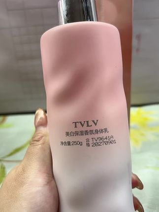 这款身体乳,抹上一柔就爆水珠,不油不腻,特别好吸收,而且上一款带香水的身体乳#种草 #爱了爱了 #女生护肤 #身体乳