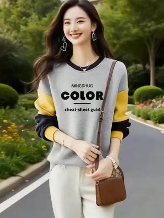 #在时装周看见东方美 #啄木鸟拼接卫衣外套#抖音小助手分享 @