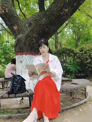 #我爱我的家乡莲湖公园#大树底下好乘凉 #秋天的美好时光不要错过#商洛美景到处是#22度商洛中国康养之都 #感谢大家的支持#抖音小助手dou上热门