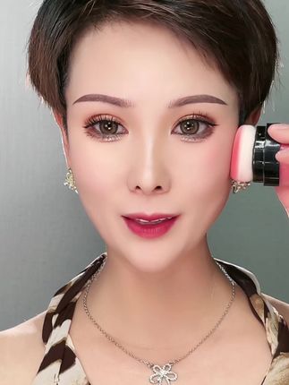 腮红一画,面若桃花 太显嫩了吧#腮红