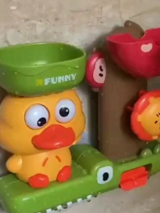 【一品工厂】儿童洗澡戏水玩具浴室洗澡黄鸭喷水吸盘转转乐宝宝玩具#儿童洗澡玩具