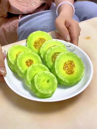 #羊角蜜甜瓜 #水果,超级甜的羊角蜜 第一次吃直接给惊艳到了