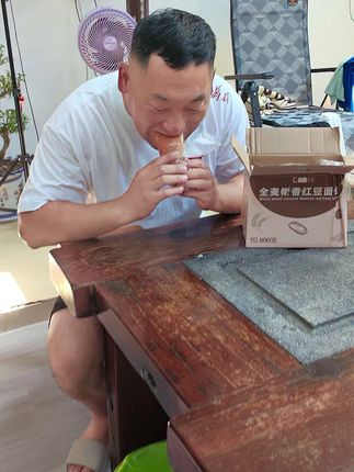 这个满满红豆馅料的面包太好吃了,关键还是0蔗糖全麦做的,饿了,早餐来一个太满足了#强烈推荐 #太好吃了 #老人小孩都爱吃
