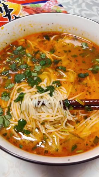 真的好吃!米线软软的太香了!有没有姐妹吃过的#妈呀太好吃😋😋了 #美食 #龙嫂米线 #米线 #超级好吃😋