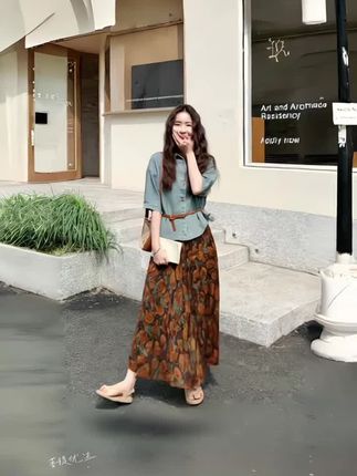 夏日邂逅‖韩系牛仔短袖搭碎花半身裙,这套茶系穿搭直接美到心巴上!#复古美拉德套装#氛围感文艺范#洋气减龄#谁穿谁漂亮 #又美又飒