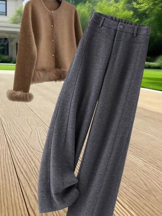 女士秋冬加厚毛呢直筒裤 本品为女士秋冬加厚毛呢直筒裤,甄选仿羊绒糯米材质,触感软糯亲肤,加厚设计有效抵御秋冬寒意。采用高腰剪裁,可修饰身形、拉长比例;窄版阔腿的直筒版型,#通勤搭配 #女装穿搭 #高级感穿搭 #穿出高级感 #简约大气 平衡休闲格调与利落线条,适配多种穿搭场景,是秋冬季节兼具保暖性与时尚感的优质单品。