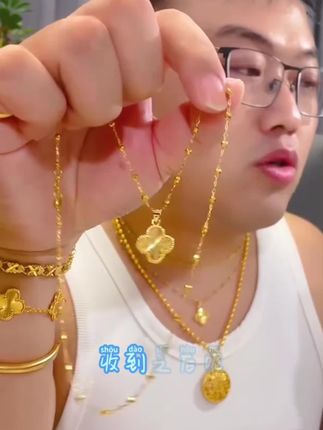 铜合金项链 新中式四叶花项链爆款时尚气质设计感锁骨链新款潮#铜合金项链 #铜合金项链 #铜合金项链吊坠 #铜合金项链耳环 #铜合金项链推荐 @DOU+小助手 @抖音小助手 @DOU+好生意