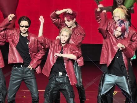 万能星球每年都有自己的难忘今宵
坤音娱乐想赚我钱的心思藏都不藏了
#ONER神笔马良 #坤音2026家族演唱会 #演唱会现场