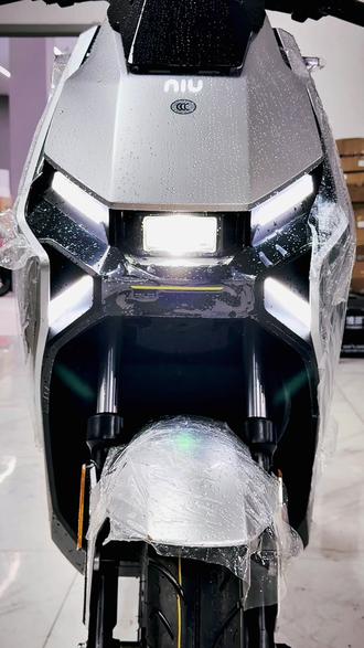 看大灯猜车型
没错,这就是一台小牛Fx风速版(液态银)
落地即85+时速的#小牛Fx风速
#小牛电动 #小牛电动车 #小牛Fx风速版