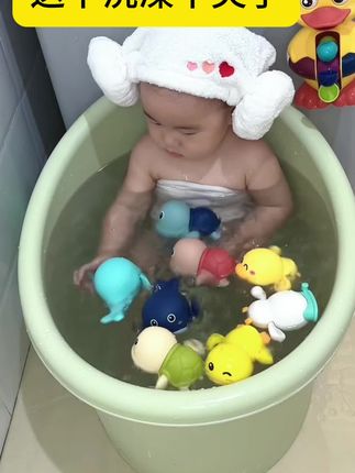 宝宝洗澡多,准备几个会游泳的#洗澡玩具 陪宝宝玩耍,宝宝不哭了不需要用电,转一转就可以跑啦#洗澡玩具 #戏水玩具 #婴儿游泳