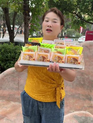 你可以拍一单尝尝,左下方小黄车里有,有运费险,尝尝好吃留下,不好吃原路返回,全额退款