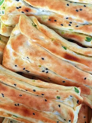 油盐葱花小饼发面烧饼徐州邳州特产潮牌锅饼转炉锅盔香软即食#葱花饼#油盐葱花饼#油盐饼#锅饼#锅盔