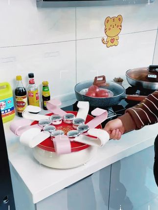 这个奶油风吸盘锅盖架,锅盖上墙收纳,不占地方,整齐好看,大小锅盖都能上墙收纳#锅盖架 #吸盘锅盖架#厨房好物 #厨房收纳#实用好物