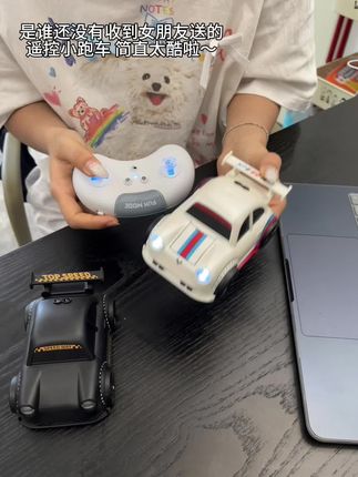 应该没有男生可以拒绝女朋友送的遥控跑车吧~#玩具#遥控车#男生礼物#玩个很新的东西