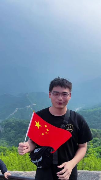 小时候看着书本上的长城一直都很憧憬,期待十几年的不到长城非好汉我来啦~#长城 #激动的心 #不到长城非好汉