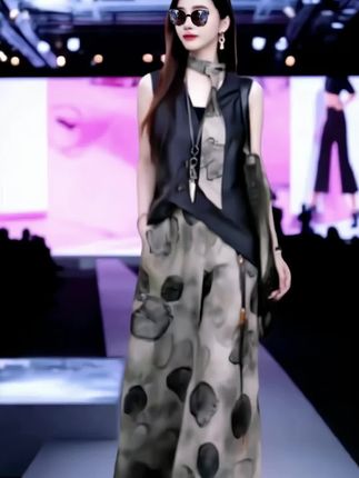 新中式时尚套装女2025夏季新款设计感气质修身显瘦马甲上衣+长裤#引领时尚潮流 #高级感穿搭 #气质女神穿搭 #气场全开 #dou+小助手