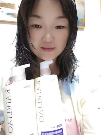 卡莉奥家的洗发水,真的超级好用,强烈建议大家都去试试,用完会无限回购的洗发水,两大瓶1600毫升,还送一个400毫升的补充装,有运费险,闭着眼睛去拍吧!