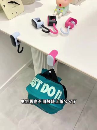 超时尚多巴胺包包挂钩,可拆卸便携,办公室学生必备! #课桌侧边挂架 #多巴胺挂钩 #办公室好物 #学生便携钩 #学生便携挂架