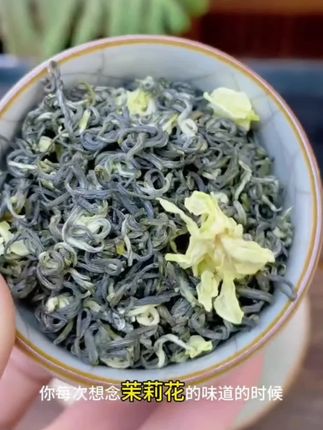 香芽茉莉飘雪,茶香足,花香馥郁。#茉莉花茶 #茉莉飘雪 #茉莉茶韵 #花清香茶新味 #一起品茶
