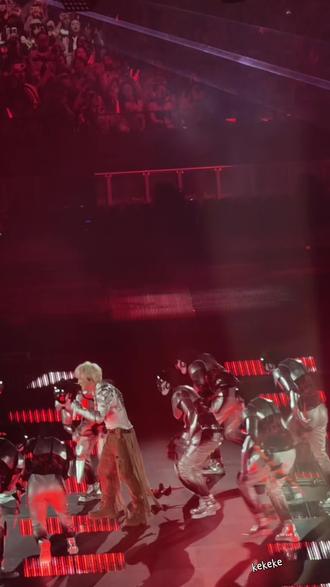 看万兽锣鼓喧天,看百鬼争奇斗艳🐾
(拍了不发就是浪费了)
#超燃舞台现场 #巡演 #舞台炸了 #炸裂现场 #薛之谦