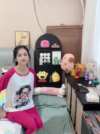 比起有人左右情绪的生活,我更喜欢无人问4 津的日子,一个人最好的状态,就是独处时,安静,自在,不用周旋于别人的情绪,也不必去猜测他人的心思,自己陪同自己, 做一个真实的自己#甜美睡衣 #家居服