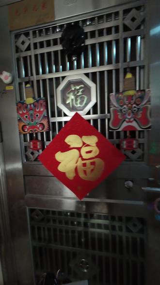 带清洁剂上户解决壁挂洗衣机清洁难题,不拆不泡来看效果 有很多洗衣机的用户可能还没有了解过迷你卫仕,好,那我们跟着师傅的镜头去拆解这些困扰我们的污垢怎么更简单去实现洁净,特别是家里有壁挂洗衣机的姐妹。#洗衣机清洁剂 #壁挂洗衣机清洁 #迷你卫仕清洁剂