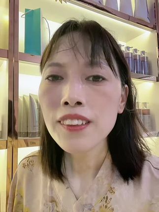 这么热的天,一干活脸上汗如雨滴,竟然不会花妆,脸上不流白汤子!就是用了咱家这款森洣抗皱遮瑕霜,轻薄透气,不卡粉,不搓泥,不流白汤子!赶快试试吧!#不脱妆 #强烈推荐 #森洣抗皱遮瑕霜
